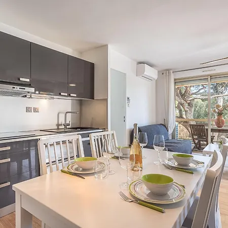 아파트 Les Regates-8 By Interhome
